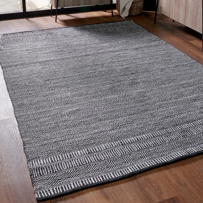 Outdoor Black and White Inca Design Rug
